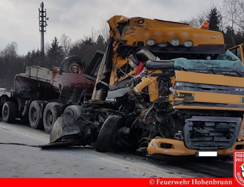 Verkehrsunfall zwischen drei LKW auf der A99