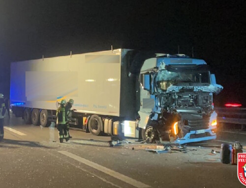 Auffahrunfall zweier LKWs auf der A99